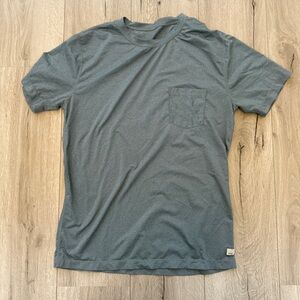 Men's Medium Vuori Feather Pocket T Shirt